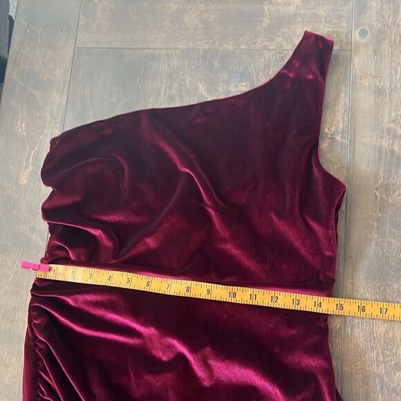 NWT L'VOW STUDIO Elegant Ruched Velvet One Shoulder High Waist Side Slit Bodycon - Picture 10 of 13